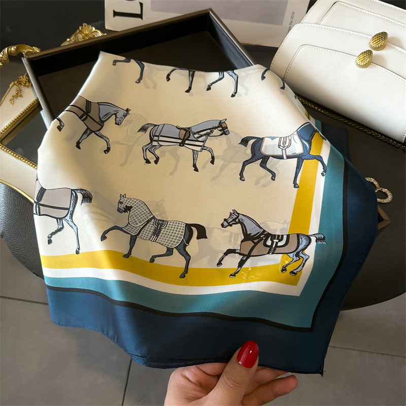 Lenço Quadrado de Seda com Est - Women Accessories Brands avaliação e preço