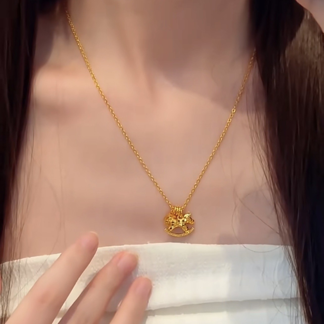Colar Feminino com Pingente de - Coin Necklace Delicate avaliação e preço